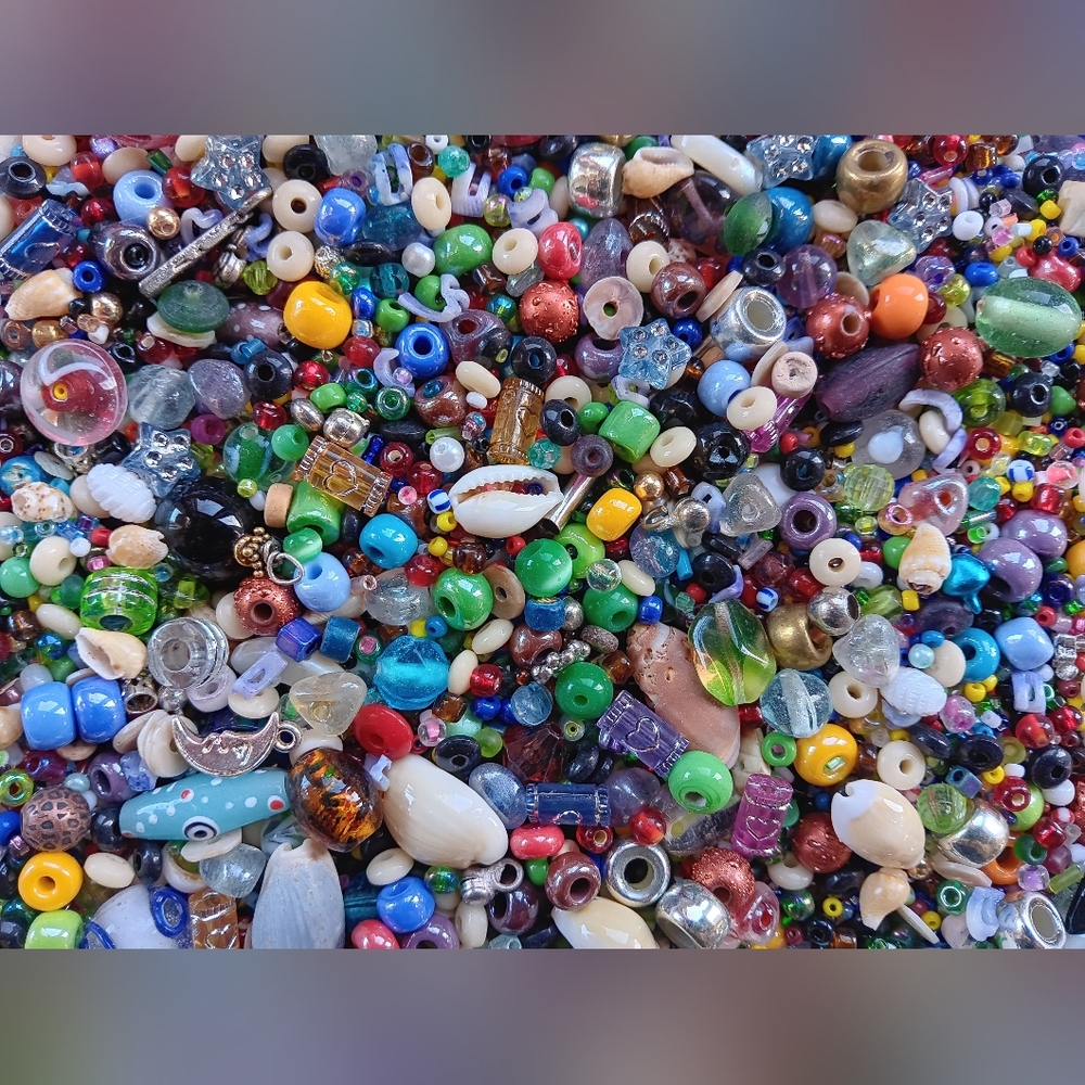 1 POUND Mixed Beads & Charms Random Assortment Craft Soup Confetti DIY Jewelry - Picture 8 of 8
